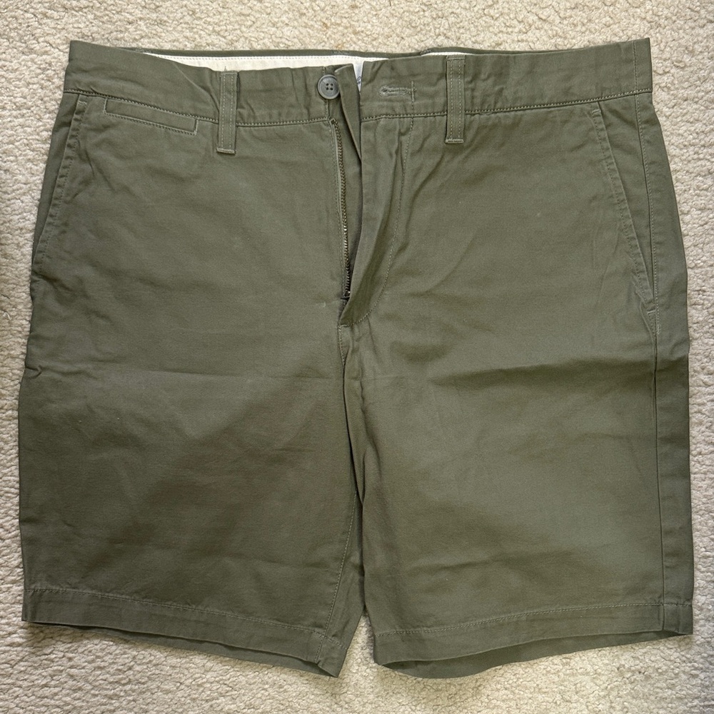 H&M Men's Khaki Green Flat Front Shorts